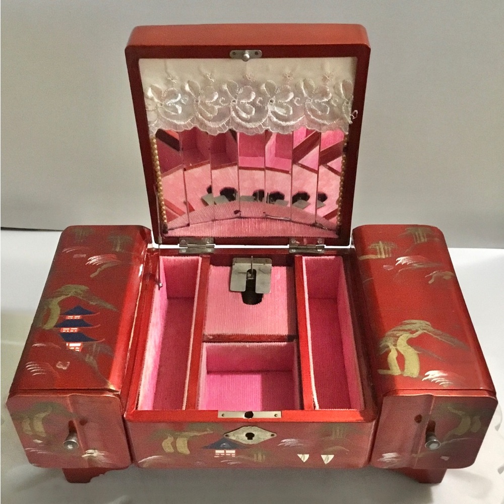 ❤️Vintage Japanese red lacquer musical jewelry box❤️